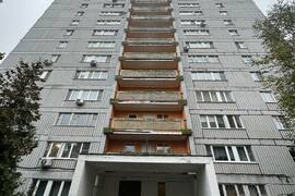 космонавтов 45